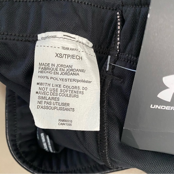 NWT- Women's Under Armour Play 
Tri-Color Shorts Size: XS - Picture 4 of 5